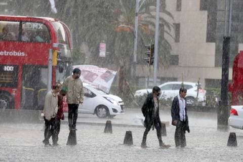 June 30, 2018 - EUM20180630NAC04.JPG.CIUDAD DE MEXICO, Rains Lluvias-CDMX.- Aspecto de la lluvia que se registro este sabado 30 de junio de 2018, en la zona centro de la Ciudad de Mexico. Autoridades capitalinas informaron que las precipitaciones fuertes se registraron en al menos dos delegaciones. Foto: Agencia EL UNIVERSAL Berenice Fregoso MAR.  - ZUMAu78_ 20180630_zaf_u78_063 Copyright: xIrvinxOlivaresx