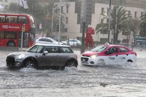 June 30, 2018 - EUM20180630NAC01.JPG.CIUDAD DE MEXICO, Rains Lluvias-CDMX.- Aspecto de la lluvia que se registro este sabado 30 de junio de 2018, en la zona centro de la Ciudad de Mexico. Autoridades capitalinas informaron que las precipitaciones fuertes se registraron en al menos dos delegaciones. Foto: Agencia EL UNIVERSAL Berenice Fregoso MAR.  - ZUMAu78_ 20180630_zaf_u78_066 Copyright: xIrvinxOlivaresx