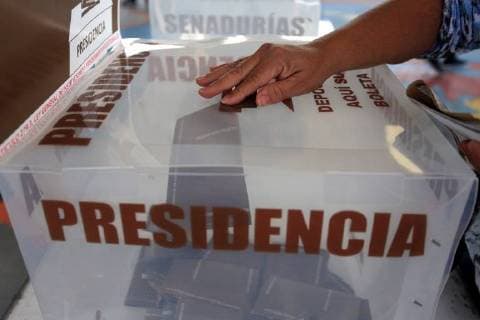 Voters cast their votes at a polling station in Morelia, Mexico, during elections 01 July 2018. Mexicans are called to vote in presidential and legislative elections to choose 3,400 public servants including the president of the country, 128 senators, 500 deputies, eight governors and Mexico City s mayor. Elections in Mexico !ACHTUNG: NUR REDAKTIONELLE NUTZUNG!  Copyright: xLuisxEnriquexGranadosx MRL01 20180701-636660664634467152