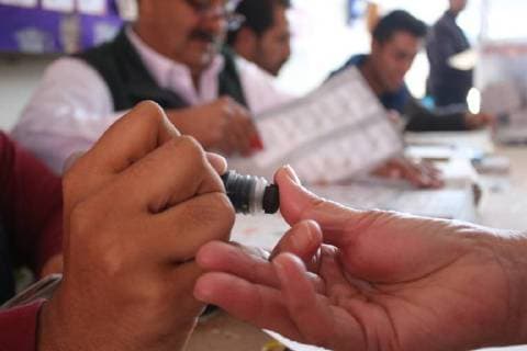 News Bilder des Tages A woman casts her vote at a polling station in Pachuca, Mexico, during elections 01 July 2018. Mexicans are called to vote in presidential and legislative elections to choose 3,400 public servants including the president of the country, 128 senators, 500 deputies, eight governors and Mexico City s mayor. Elections in Mexico !ACHTUNG: NUR REDAKTIONELLE NUTZUNG!  Copyright: xDavidxMartínezxPelcastrex PCC02 20180701-636660677682450534