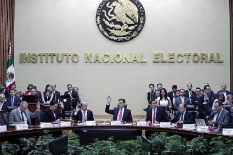 July 1, 2018 - EUM20180701POL28.JPG .CIUDAD DE MEXICO. ElectionsElecciones-INE.- Sesion extraordinaria que se lleva a cabo en las instalaciones del Instituto Nacional Electoral, en el marco del proceso electoral de este domingo 1 de julio de 2018, en el que se eligen Presidente de la Republica, diputados y senadores federales, Jefe de Gobierno de la Ciudad de Mexico, ocho gubernaturas estatales y 16 alcaldias en la capital mexicana, entre otros cargos. Foto: Agencia EL UNIVERSALAlejandra LeyvaEELG  - ZUMAu78_ 20180701_zaf_u78_037 Copyright: xElxUniversalx