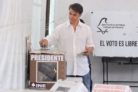 July 1, 2018 - EUM20180701POL60.JPG.CIUDAD DE MEXICO, Elections Elecciones.- El actor y candidato a una diputacion federal por el distrito 6 de la Ciudad de Mexico de la coalicion Juntos Haremos Historia, Sergio Mayer, asiste a ejercer su voto al sur de la Ciudad de Mexico. Foto: Agencia EL UNIVERSAL Carlos Mejia MAR.  - ZUMAu78_ 20180701_zaf_u78_069 Copyright: xCarlosxMejia ElxUniversalx