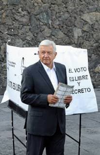 July 1, 2018 - EUM20180701POL73.JPG .CIUDAD DE MEXICO. ElectionsElecciones-AMLO.- Andres Manuel Lopez Obrador, candidato de la coalicion Juntos Haremos Historia a la Presidencia, acude acompanado por su familia a emitir su voto, en la casilla que le corresponde en las instalaciones de la Comision Nacional del Agua (Conagua) en Copilco, este 1 de julio de 2018. Foto: Agencia EL UNIVERSALValente RosasEELG  - ZUMAu78_ 20180701_zaf_u78_093 Copyright: xElxUniversalx