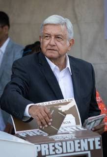 Wahlen in Mexiko - Lopez Obrador ist neuer Präsident (180701) -- MEXICO CITY, July 1, 2018 -- Andres Manuel Lopez Obrador, presidential candidate for the coalition Together We Will Make History , casts his vote during the presidential elections, in Mexico City, capital of Mexico, on July 1, 2018. Mexican electoral authorities on Sunday gave the green light for the country to begin the largest presidential elections in its history, with over 89 million eligible voters. Francisco Canedo) (ce) MEXICO-MEXICO CITY-PRESIDENTIAL ELECTION-VOTE e FranciscoxCanedo 