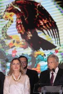 The leftist leader Andres Manuel Lopez Obrador (R), from Movimiento Regeneracion Nacional (Morena), delivers statements accompanied by his wife Beatriz Gutierrez Müller, at the Hilton Hotel, located in the historic center of Mexico City, Mexico, 01 July 2018. Obrador declared his victory as president of Mexico today and thanked his opponents for recognizing his electoral triumph. Lopez Obrador declares his victory as president of Mexico !ACHTUNG: NUR REDAKTIONELLE NUTZUNG!  Copyright: xMarioxGuzmánx MEX170 20180702-636661113566479811