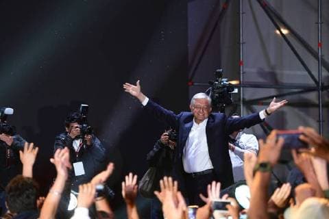 News Bilder des Tages July 2, 2018 - EUM20180702POL08.JPG.CIUDAD DE MEXICO.- ElectionElecciones-AMLO.- Andres Manuel Lopez Obrador, candidato a la presidencia por la coalicion Juntos Haremos Historia, en la plancha del zocalo capitalino en donde dirigio un mensaje a sus simpatizantes ante los resultados que lo dan como virtual ganador. 1 de julio 2018. Foto: Agencia EL UNIVERSALFrancisco RodriguezRCC.  - ZUMAu78_ 20180702_zaf_u78_012 Copyright: xElxUniversalx