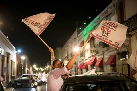 Supporters of leftist leader Andres Manuel Lopez Obrador, from Movimiento Regeneracion Nacional (Morena), celebrate his victory in Mexico City, Mexico, 01 July 2018. Obrador declared his victory as president of Mexico and thanked his opponents for recognizing his electoral triumph. Lopez Obrador declares his victory as president of Mexico !ACHTUNG: NUR REDAKTIONELLE NUTZUNG!  Copyright: xMarioxArturoxMartínezx GRAF1752 20180702-636661177738120520