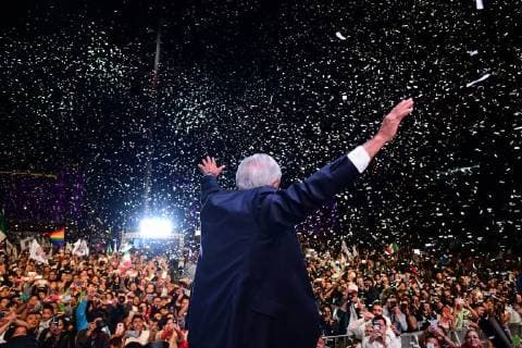 News-Bilder des Tages July 2, 2018 - Mexico, Ciudad de Mexico, Mexico - ANDRES MANUEL LOPEZ OBRADOR, became the next Mexican President on Sunday largest election in Mexico s history. Obrador, known as AMLO, addresses the Mexican people at Zocalo main plaza. Mexico Mexico - ZUMAl113 20180702_zap_l113_008 Copyright: xMiguelxJuarezxLugox