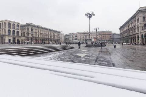 Piazza Duomo (Duomo Square) after a snowfall, Milan, Lombardy, Northern Italy, Italy, Europe Copyright: FrancescoxBergamaschi 1269-97