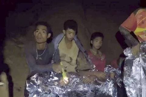News Themen der Woche News Bilder des Tages (180704) -- CHIANG RAI, July 4, 2018 () -- Trapped young footballers are seen in the cave in Chiang Rai, Thailand, July 4, 2018. () (gj) THAILAND-CHIANG RAI-FOOTBALLERS-RESCUE Xinhua 