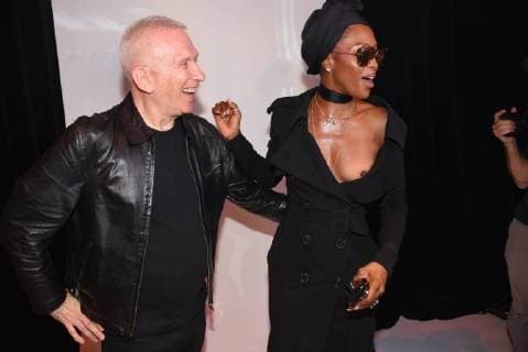Entertainment Themen der Woche KW26 Entertainment Bilder des Tages Paris Fashion Week. Defile Haute Couture Automne-Hiver 2018 19. Jean Paul Gaultier. Invites. Celebrities attend the Jean Paul Gaultier Haute Couture Fall Winter 2018 2019 show during the Paris Fashion Show. 228174 2018-07-04 Paris France Campbell, Naomi; Gaultier, Jean-Paul  Copyright: xSergexArnalx xStarfacex STAR_228174_066