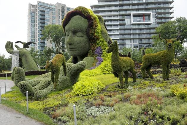 Plant sculpture Mother Earth with modern buildings behind it Exhibition Mosaicanada Gatineau Province Quebec Canada North America Copyright: imageBROKER/GuentherxSchwermer iblgsc04661923.jpg