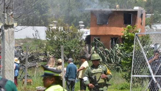News Bilder des Tages Civil Protection Brigades and firemen work at the area where at least 19 died in an explosion, in Tultepec, Mexico, 05 July 2018. At least 19 died and 40 were wounded un an explosion at an ammunitions dump in Tultepec. At least 19 dead and 40 wounded in ammunitions dump explosion in Mexico !ACHTUNG: NUR REDAKTIONELLE NUTZUNG!  Copyright: xSTRx TUL03 20180705-636664227658164480