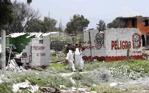 July 5, 2018 - EUM20180705NAC09.JPG.TULTEPEC, Mex.- Explosion-Edomex.- Una serie de explosiones en talleres de fabricacion de pirotecnia en la Saucera, de este municipio del Estado de Mexico, deja al menos 19 personas fallecidas y 40 lesionadas. Al lugar acudieron los cuerpos de emergencia, asi como policias estatales y elementos del Ejercito Mexicano. Los heridos fueron trasladados en helicopteros. Foto: Agencia EL UNIVERSAL RCC  - ZUMAu78_ 20180705_zaf_u78_038 Copyright: xValentexRosasx