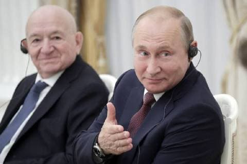 MOSCOW, RUSSIA â€“ JULY 6, 2018: Russian Football Union Vice President Nikita Simonyan (L) and Russia s President Vladimir Putin meet with football stars at the Moscow Kremlin. Mikhail Metzel TASS  TS08822E
