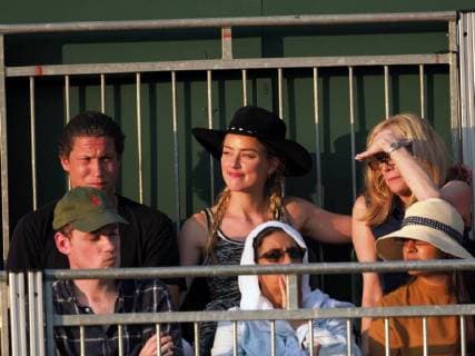 LONDON, ENGLAND - JULY 06: Amber Heard and new her beau 31 year old Vito Schnabel (Heidi Klum s ex Boyfriend)snuggle and stare at each other as they attend day five of the Wimbledon Tennis Championships at the All England Lawn Tennis and Croquet Club on July 6, 2018 in London, England..People: Amber Heard, Vito Schnabel London England - ZUMAs214 20180706_zba_s214_086 Copyright: xSMGx