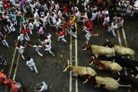 News Themen der Woche News-Bilder des Tages Participants run ahead of Puerto de San Lorenzo s fighting bulls on the first day of the San Fermin bull run festival in Pamplona, Spain on July 7, 2018. Primer encierro en las Fiestas de San Fermin con toros del Puerto de San Lorenzo el día 7 de Julio de 2018. Oscar Zubiri Cordon Press *** Participants run ahead of Puerto de San Lorenzo s fighting bulls on the first day of the San Fermin bull run festival in Pamplona Spain on July 7 2018 First run of the San Fermin fiestas with bulls of the Port of San Lorenzo on July 7, 2018 Oscar Zubiri Cordon Press  OscarxZubiri