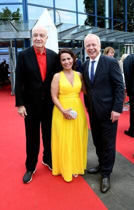 Fritz Pleitgen l and Tom Buhrow with his wife Sabine Stamer posing on 07 07 2018 in Cologne during a photo session for the award ceremony of the 28 German Camera Award in Cologne