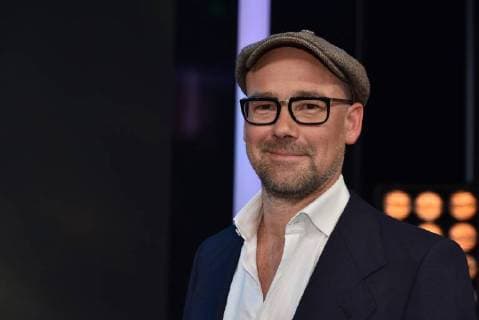 Laureate Patrick Waldmann Camera for Metropolis Budapest between courage and hope Journalistic short formats will be presented on 07 07 2018 in Cologne during a photo session to award the 28 German Camera Prize in Cologne