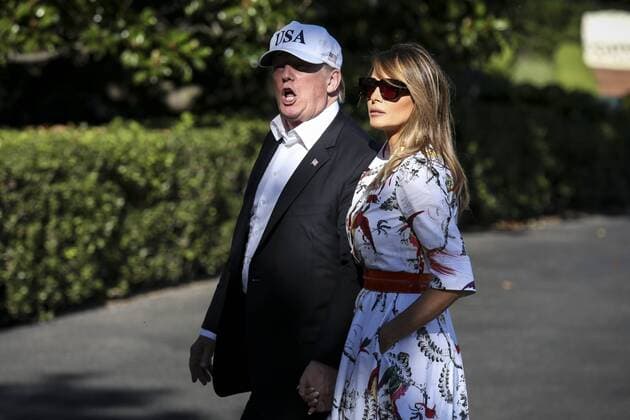 Entertainment Themen der Woche KW26 Entertainment-Bilder des Tages President Donald Trump and first lady Melania Trump cross the South Lawn upon arrival at the White House on July 8, 2018 in Washington, DC. The First Family spent the weekend at the Trump National Golf Club in Bedminster Township, New Jersey. Trump decides on his Supreme Court nominee on Monday.  WAX20180708157 OliverxContreras