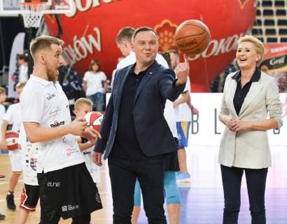 Entertainment Bilder des Tages Poland s First Couple Andrzej Duda and Agata Kornhauser-Duda visit 11th edition of Summer Marcin Gortat Camp in Lodz Poland s First Couple Andrzej Duda and Agata Kornhauser-Duda visit 11th edition of Summer Marcin Gortat Camp on July 09, 2018 in Lodz, Poland. EN_01328715_0030 