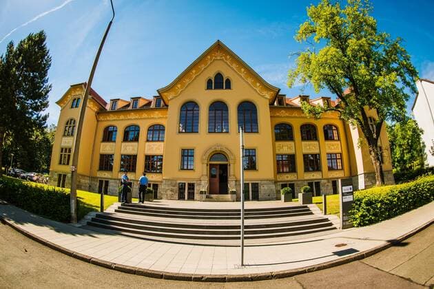Weimar , 090617 , Das Verfassungsgericht verkündet sein Urteil zur CDU-Klage gegen das Vorschaltgesetz zur Gebietsreform Im Bild: Außenansicht , Thüringer Verfassungsgerichtshof , Gutenbergstraße 29a *** Weimar 090617 The Constitutional Court announces its judgment on the CDU lawsuit against the Vorschaltgesetz zum Gebietsreform Im Bild Exterior Thuringian Constitutional Court Gutenbergstraße 29a