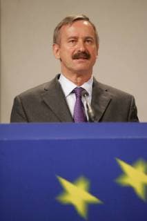 20070709 - BRUSSELS, BELGIUM: Estonian Siim Kallas, European Commission vice-president and Commissioner for Administrative Affairs, Audit and Anti-Fraud delivers a speech at the start of the Eurogroup meeting, at the European Union Headquarters, in Brussels, Monday 09 July 2007. FRANCOISxWALSCHAERTS  x7041764x