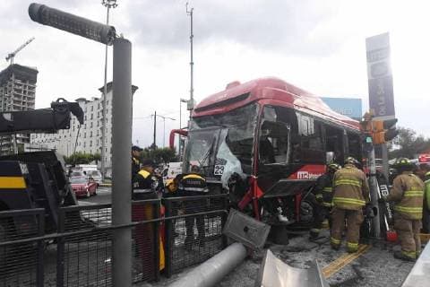 July 10 2018 EUM20180710ACT03 JPG CITY OF MEXICO AccidentAccidente Metrobus Fire and transit officers arrive at the La Salle station of the Metrobus transport after one of the units of this group will hit a post in the vicinity of this point. Tuesday June 10, 2018 Photo Agency EL UNIVERSALAlan RodriguezEVZ  - ZUMAu78_ 20180710_zaf_u78_053 Copyright: xElxUniversalx