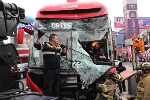 July 10 2018 EUM20180710ACT06 JPG CITY OF MEXICO Accident Accident Metrobus Fire and transit officers arrive at the La Salle station of the Metrobus transport after one of the units of this group was hit against a post in the vicinity of this point on Tuesday, June 10, 2018 Photo Agency EL UNIVERSAL EVZ  - ZUMAu78_ 20180710_zaf_u78_054 Copyright: xValentexRosasx
