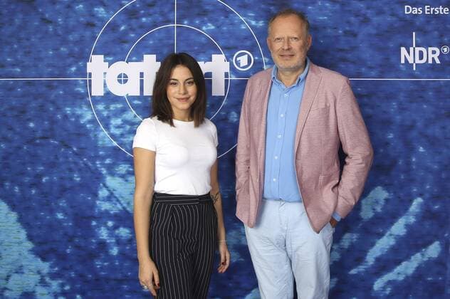 Entertainment Themen der Woche Entertainment Bilder des Tages Almila Bagriacik und Axel Milberg beim Photocall zum ARD-Krimi Tatort - Borowski und das Haus der Geister im Hotel Grand Elysee. Hamburg, 12.07.2018 *** Almila Bagriacik and Axel Milberg at the Photocall to the ARD Crime Scene Tatort Borowski and the House of the Spirits in the Hotel Grand Elysee Hamburg 12 07 2018 Foto:xH.xHartmannx xFuturexImage