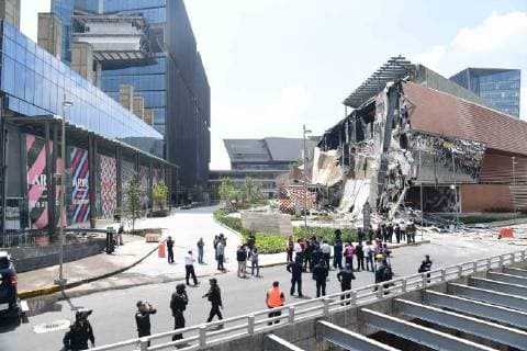 July 12 2018 EUM20180712ACT04 JPG CITY OF MEXICO CollapseDDMRD CDMX July 12, 2018 Aspects of the partial collapse in the Artz Commercial Plaza in Periferico at the height of the Pedregal neighborhood south of Alvaro Obregon Delegation There are no reports of injuries or deaths Photo Agency EL UNIVERSALFrancisco RodriguezEELG  - ZUMAu78_ 20180712_zaf_u78_034 Copyright: xElxUniversalx