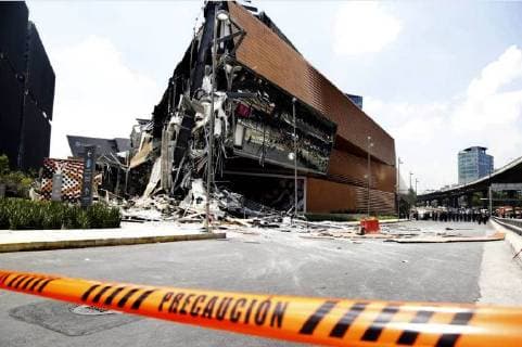 July 12 2018 EUM20180712ACT14 JPG CITY OF MEXICO CollapseDROWX CDMX July 12, 2018 Aspects of the collapse in the Commercial Plaza Artz in Periferico at the height of the neighborhood Pedregal sur Delegation Alvaro Obregon Elements of Civil Protection of the capital police and Expert Services They carry out works in the area No injured or deceased are reported Photo Agency EL UNIVERSALAgustin SalinasEEL  - ZUMAu78_ 20180712_zaf_u78_051 Copyright: xElxUniversalx