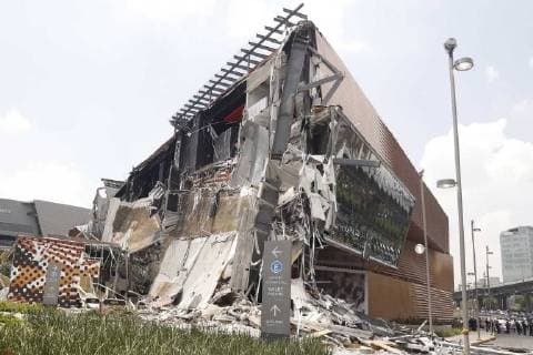 July 12 2018 EUM20180712ACT11 JPG CITY OF MEXICO CollapseDDMRD CDMX July 12, 2018 Aspects of the landslide in the Artz Commercial Plaza in Periferico at the height of the colony Pedregal sur Delegation Alvaro Obregon Elements of Civil Protection of the capital police and Expert Services They carry out works in the area No injured or deceased are reported Photo Agency EL UNIVERSALAgustin SalinasEELG  - ZUMAu78_ 20180712_zaf_u78_054 Copyright: xElxUniversalx