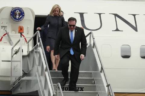 US Secretary of State Mike Pompeo (front) and National Security Secretary Kirstjen Nielsen (back) arrive in Mexico City, Mexico, 13 July 2018. US Secretary of State Mike Pompeo arrived in Mexico along a delegation of public servants to meet outgoing president Enrique Pena Nieto and President-elect Andres Manuel Lopez Obrador in order to establish the bilateral relations in this new era. US Secretary of State arrives in Mexico to meet Lopez Obrador !ACHTUNG: NUR REDAKTIONELLE NUTZUNG!  Copyright: xJosexMendezx MEX03 20180713-636671025486825298