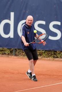 Tennis duel politics against economics Dr Volker Mueller Braunschweig