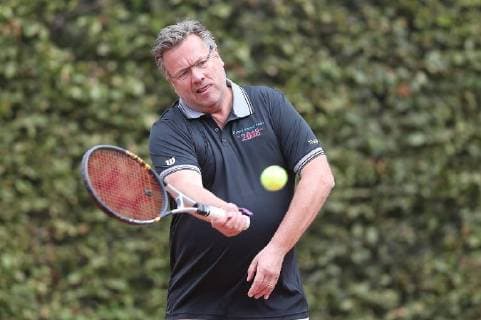 Tennis duel politics against economics Robert Andreas Hesse Braunschweig