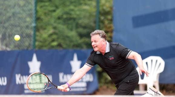 Tennisduell politics against economy Marco Bode Braunschweig
