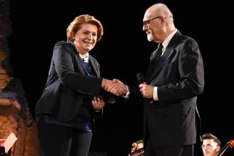 Taormina: Cinematographic Nations Award Evening. Photo: Mayor of Taormina Mario Bolognari rewards Caterina Chinnici  Copyright: xMaurizioxD Avanzox xIPAx xMaurizioxDxAvanzox