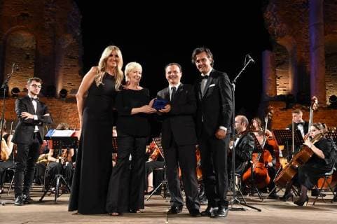 Taormina: Cinematographic Nations Award Evening. Photo: Piera Detassis awarded by the Mayor of Messina Cateno De Luca with Michel Curatolo and Tiziana Rocca  Copyright: xMaurizioxD Avanzox xIPAx xMaurizioxDxAvanzox