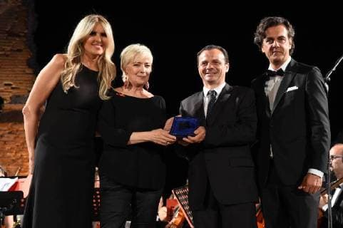 Taormina: Cinematographic Nations Award Evening. Photo: Piera Detassis awarded by the Mayor of Messina Cateno De Luca with Michel Curatolo and Tiziana Rocca  Copyright: xMaurizioxD Avanzox xIPAx xMaurizioxDxAvanzox