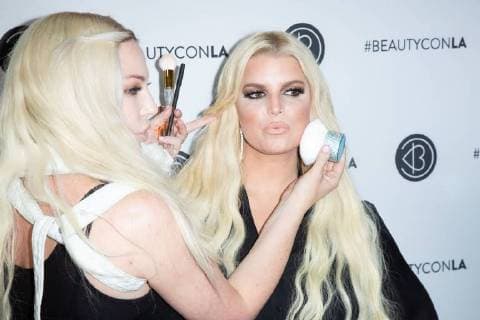 Entertainment Themen der Woche Entertainment Bilder des Tages Joyce Bonelli and Jessica Simpson attend the 5th Annual Beautycon Festival Los Angeles at the Los Angeles Convention Center on July 14, 2018 in Los Angeles, California. USA 2018 The 5th Annual Beautycon Festival Los Angeles at the Los Angeles Convention Center in Los Angeles, California.  Copyright: xMSUxStudiox