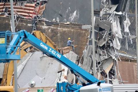 July 14 2018 EUM20180714SOC02 JPG CITY OF MEXICO CollapseDROWD CDMX July 14, 2018 Mitigation works begin in Plaza Artz in Periferico at the height of the Pedregal south colony three days after a partial collapse was recorded Photo Agencia EL UNIVERSALAriel OjedaEELG  - ZUMAu78_ 20180714_zaf_u78_048 Copyright: xElxUniversalx