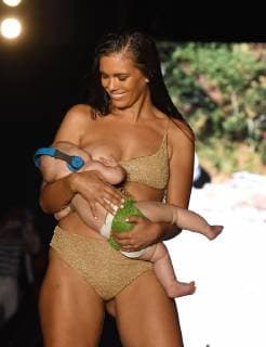 Mara Martin nursing her baby walks the runway during the 2018 Sports Illustrated Swimsuit show at the W Hotel, Miami Beach, Florida, July 15, 2018. Over 2000 girls interviewed for two days for the chance to walk the runway and compete for the one spot available for the 2019 swimsuit edition.  MIA20180715206 GARYxIxROTHSTEIN