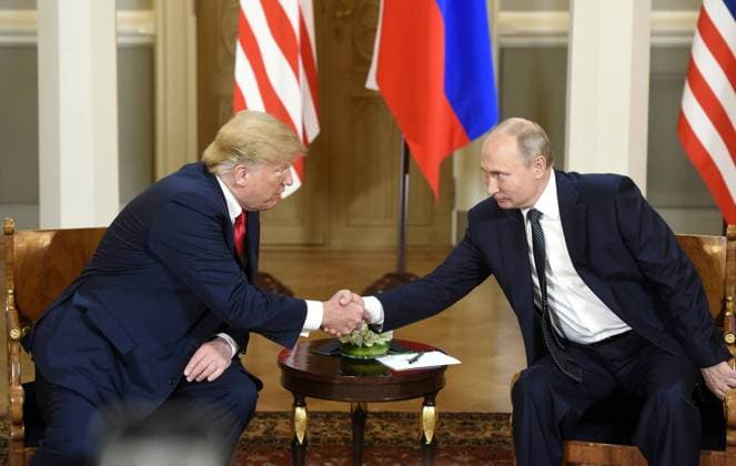 News Themen der Woche News Bilder des Tages (180716) -- HELSINKI, July 16, 2018 -- U.S. President Donald Trump (L) shakes hands with his Russian counterpart Vladimir Putin in Helsinki, Finland, on July 16, 2018. U.S. President Donald Trump and his Russian counterpart Vladimir Putin started their first bilateral meeting here on Monday, and they are expected to discuss a wide range of issues. ) FINLAND-HELSINKI-TRUMP-PUTIN-MEET Lehtikuva HeikkixSaukkomaa 