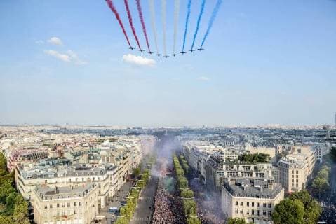 News Themen der Woche News Bilder des Tages Coupe du Monde de Football. Les bleus, Champions du Monde, sur les Champs Elysees. Vues depuis le toit de l Arc de Triomphe. 2018 World Champions Team on Champs Elysees. View from Arc de Triomphe roof top 228551 2018-07-16 Paris France  Copyright: xSergexArnalx xStarfacex STAR_228551_038