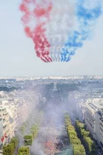 Coupe du Monde de Football. Les bleus, Champions du Monde, sur les Champs Elysées. Vues depuis le toit de l Arc de Triomphe. 2018 World Champions Team on Champs Elysees. View from Arc de Triomphe roof top 228551 2018-07-16 Paris France  Copyright: xSergexArnalx xStarfacex STAR_228551_047
