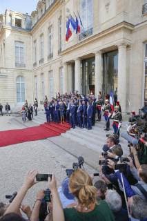 Celebration des joueurs, des staffs avec Emmanuel Macron et Brigitte Macron sur le perron FOOTBALL : Equipe de France de Football recu au Palais de l Elysee - Paris - 16 07 2018 StephaneAllaman Panoramic 