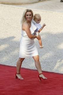 Erika Choperena (girlfriend of Antoine Griezmann) et leur petite Mia FOOTBALL : Equipe de France de Football recu au Palais de l Elysee - Paris - 16 07 2018 StephaneAllaman Panoramic 