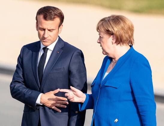 Nato Gipfel 2018 in Brüssel Alliierte, Belgien, Belgium, Brussels, Bruxelles, , Gipfeltreffen, NATO, Nordatlantikpakt, Summit, Gipfel 11.07.2018 BEL, NATO Gipfel 2018, Arbeitsessen Staats und Regierungschefs, im Bild Emmanuel Macron (Präsident Frankreich), Angela Merkel (Bundeskanzlerin Deutschland) President of France Emmanuel Macron, Chancellor of Germany Angela Merkel during working dinner of heads of state and government at the 2018 NATO Summit. Brussels, Belgium 2018 07 11., Brussels Belgien Nato Headquarter *** NATO summit 2018 in Brussels Allied Belgium Belgium Brussels Bruxelles NATO summit North Atlantic Treaty Summit Summit 11 07 2018 BEL NATO summit 2018 lunch and dinner Emmanuel Macron President France Angela Merkel Federal Chancellor Germany President Emmanuel Macron Chancellor of Germany Angela Merkel during working dinn