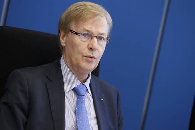 22 06 2018 Duisburg Press conference in Duisburg district court Hamborn on the topic of family clans in the north of Duisburg Peter Biesenbach Minister of Justice NRW blue tie with small dots
